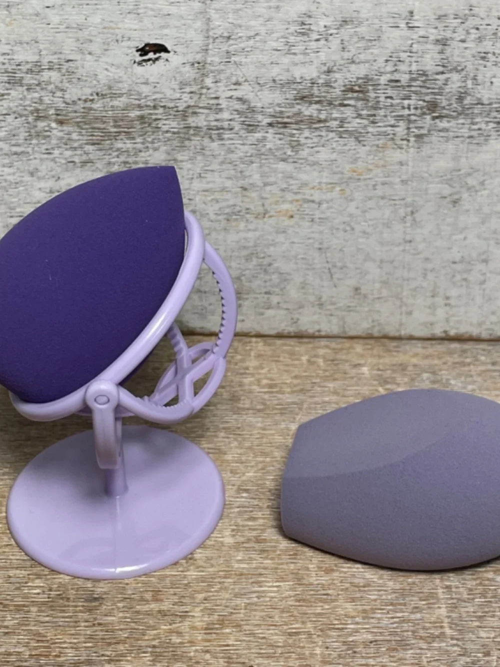 Miniso Beauty Tools: 2 Beauty Sponges, 1 Sponge Holder Set Purple Colors New